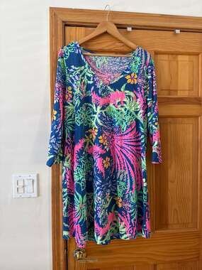 Lilly Pulitzer Erin V-Neck Dress in Indigo All A Glow Print Pima Cotton